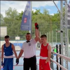 Oskaras Pliauga (raudona apranga) Slovakijoje