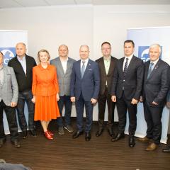 Iš kairės – prof. dr. Dalius Serafinas, Jonas Balčius, Rimas Gargasas, Dalia Matukienė, Artūras Galakvoščius, dr. Aurelijus Veryga, Aleksandr Račenko, Waldemar Urban, Jonas Jarutis, Sigitas Leonavičius