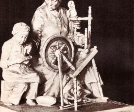 Pirmoji Petro Rimšos „Lietuvos mokykla 1864–1904“ skulptūra. Nuotr. iš J. Rimantas „Petras Rimša pasakoja“, 1964.
