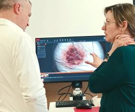 Alytaus apskrities S. Kudirkos ligoninės direktorius Svajūnas Žukauskas ir gydytoja dermatovenerologė Indrė Šaferienė.