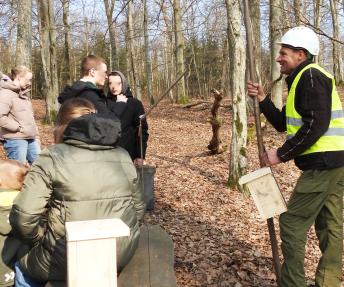 pasitinkant sugrįžtančius paukščius