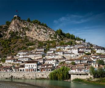 Albanija